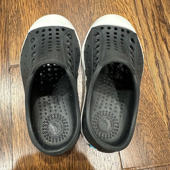 Native Shoes - Picture 3 of 4